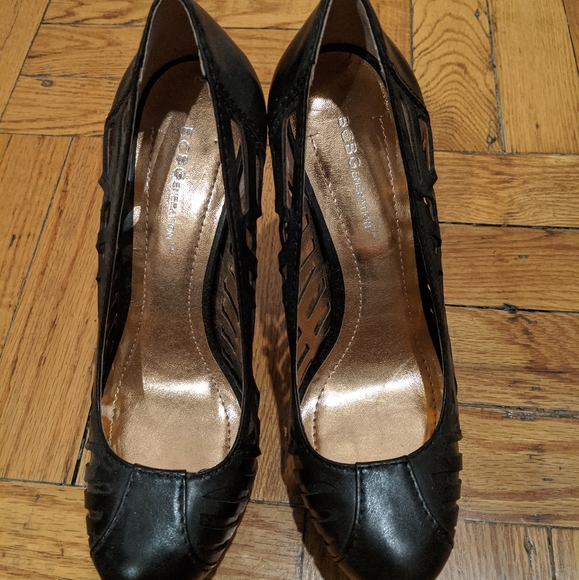 BCBGeneration Elba Lasercut Pumps NWOT - Picture 6 of 6